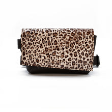 Încărcați imaginea în vizualizatorul Galeriei, Borsetă din piele