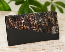 Încărcați imaginea în vizualizatorul Galeriei, Portofel din piele