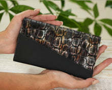 Încărcați imaginea în vizualizatorul Galeriei, Portofel din piele