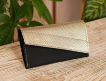 Încărcați imaginea în vizualizatorul Galeriei, Portofel din piele