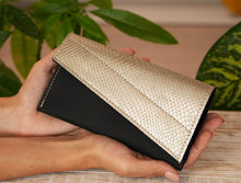 Încărcați imaginea în vizualizatorul Galeriei, Portofel din piele