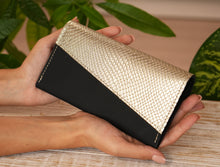 Încărcați imaginea în vizualizatorul Galeriei, Portofel din piele