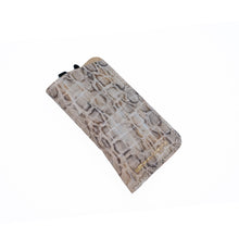 Încărcați imaginea în vizualizatorul Galeriei, Husă de ochelari din piele