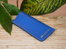 Kép betöltése a galériamegjelenítőbe: Bőr szemüvegtartó