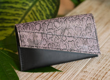 Încărcați imaginea în vizualizatorul Galeriei, Portofel din piele