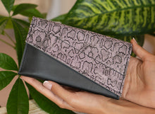 Încărcați imaginea în vizualizatorul Galeriei, Portofel din piele