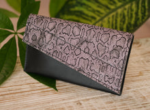 Încărcați imaginea în vizualizatorul Galeriei, Portofel din piele