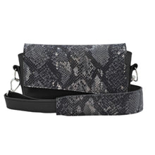 Kép betöltése a galériamegjelenítőbe: Bőr crossbody táska
