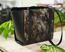 Kép betöltése a galériamegjelenítőbe: Kis bőr tote bag