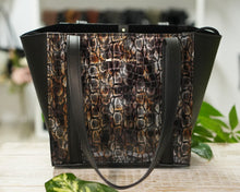 Kép betöltése a galériamegjelenítőbe: Kis bőr tote bag