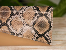 Load image into Gallery viewer, Leather Purse