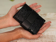 Încărcați imaginea în vizualizatorul Galeriei, Portofel mic din piele