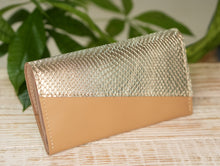 Încărcați imaginea în vizualizatorul Galeriei, Portofel din piele