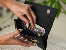 Încărcați imaginea în vizualizatorul Galeriei, Portofel din piele