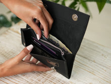 Încărcați imaginea în vizualizatorul Galeriei, Portofel din piele