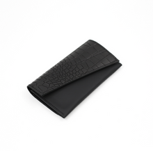 Încărcați imaginea în vizualizatorul Galeriei, Portofel piele dama negru simplu, portofel minimalist, vedere frontala, elegant si practic