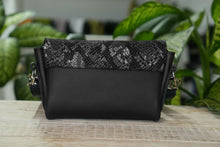 Kép betöltése a galériamegjelenítőbe: Bőr crossbody táska