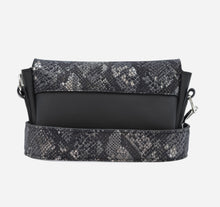 Kép betöltése a galériamegjelenítőbe: Bőr crossbody táska