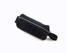 Kép betöltése a galériamegjelenítőbe: Bőr neszesszer