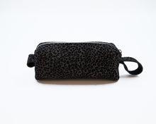 Kép betöltése a galériamegjelenítőbe: Bőr neszesszer