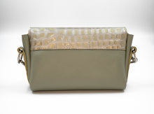 Kép betöltése a galériamegjelenítőbe: Bőr crossbody táska
