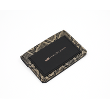 Încărcați imaginea în vizualizatorul Galeriei, Portcard din piele
