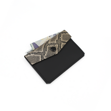 Încărcați imaginea în vizualizatorul Galeriei, Portcard din piele
