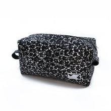 Încărcați imaginea în vizualizatorul Galeriei, Geantă cosmetice din piele
