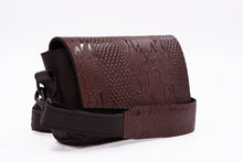 Kép betöltése a galériamegjelenítőbe: Bőr crossbody táska
