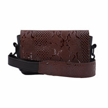 Kép betöltése a galériamegjelenítőbe: Bőr crossbody táska
