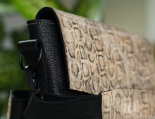 Kép betöltése a galériamegjelenítőbe: Bőr crossbody táska
