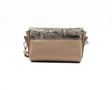 Kép betöltése a galériamegjelenítőbe: Bőr crossbody táska
