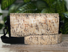 Kép betöltése a galériamegjelenítőbe: Bőr crossbody táska
