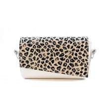 Kép betöltése a galériamegjelenítőbe: Bőr crossbody táska
