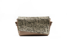 Kép betöltése a galériamegjelenítőbe: Bőr crossbody táska
