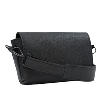 Kép betöltése a galériamegjelenítőbe: Geantă crossbody neagră din piele naturală, cu design modern și curea reglabilă
