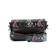 Kép betöltése a galériamegjelenítőbe: Bőr crossbody táska
