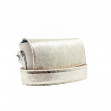 Kép betöltése a galériamegjelenítőbe: Bőr crossbody táska
