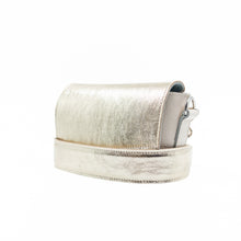 Kép betöltése a galériamegjelenítőbe: Bőr crossbody táska
