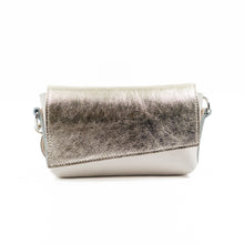 Kép betöltése a galériamegjelenítőbe: Bőr crossbody táska
