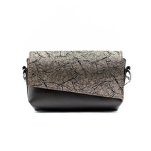 Încărcați imaginea în vizualizatorul Galeriei, Geantă crossbody din piele
