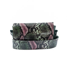 Încărcați imaginea în vizualizatorul Galeriei, Geantă crossbody din piele
