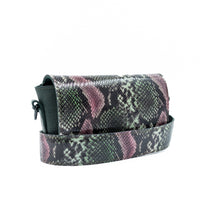 Încărcați imaginea în vizualizatorul Galeriei, Geantă crossbody din piele
