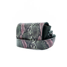 Încărcați imaginea în vizualizatorul Galeriei, Geantă crossbody din piele
