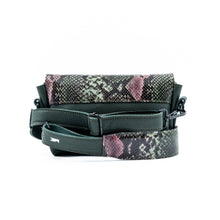 Încărcați imaginea în vizualizatorul Galeriei, Geantă crossbody din piele
