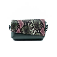 Încărcați imaginea în vizualizatorul Galeriei, Geantă crossbody din piele
