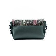 Încărcați imaginea în vizualizatorul Galeriei, Geantă crossbody din piele
