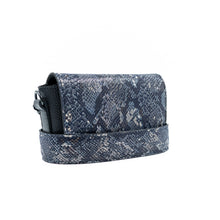 Încărcați imaginea în vizualizatorul Galeriei, Geantă crossbody din piele
