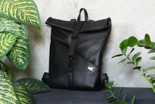 Kép betöltése a galériamegjelenítőbe: Bőr hátizsák
