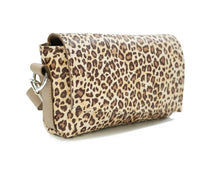Încărcați imaginea în vizualizatorul Galeriei, Geantă crossbody din piele
